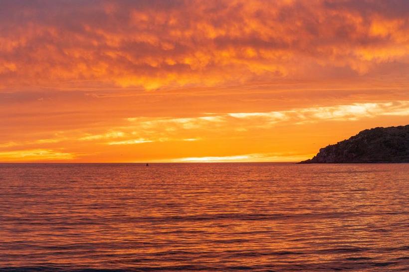 Atardecer sobre el mar